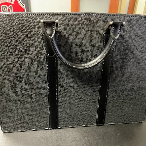 Louis Vuitton mens office bag. Slight Wear but in very good condition.